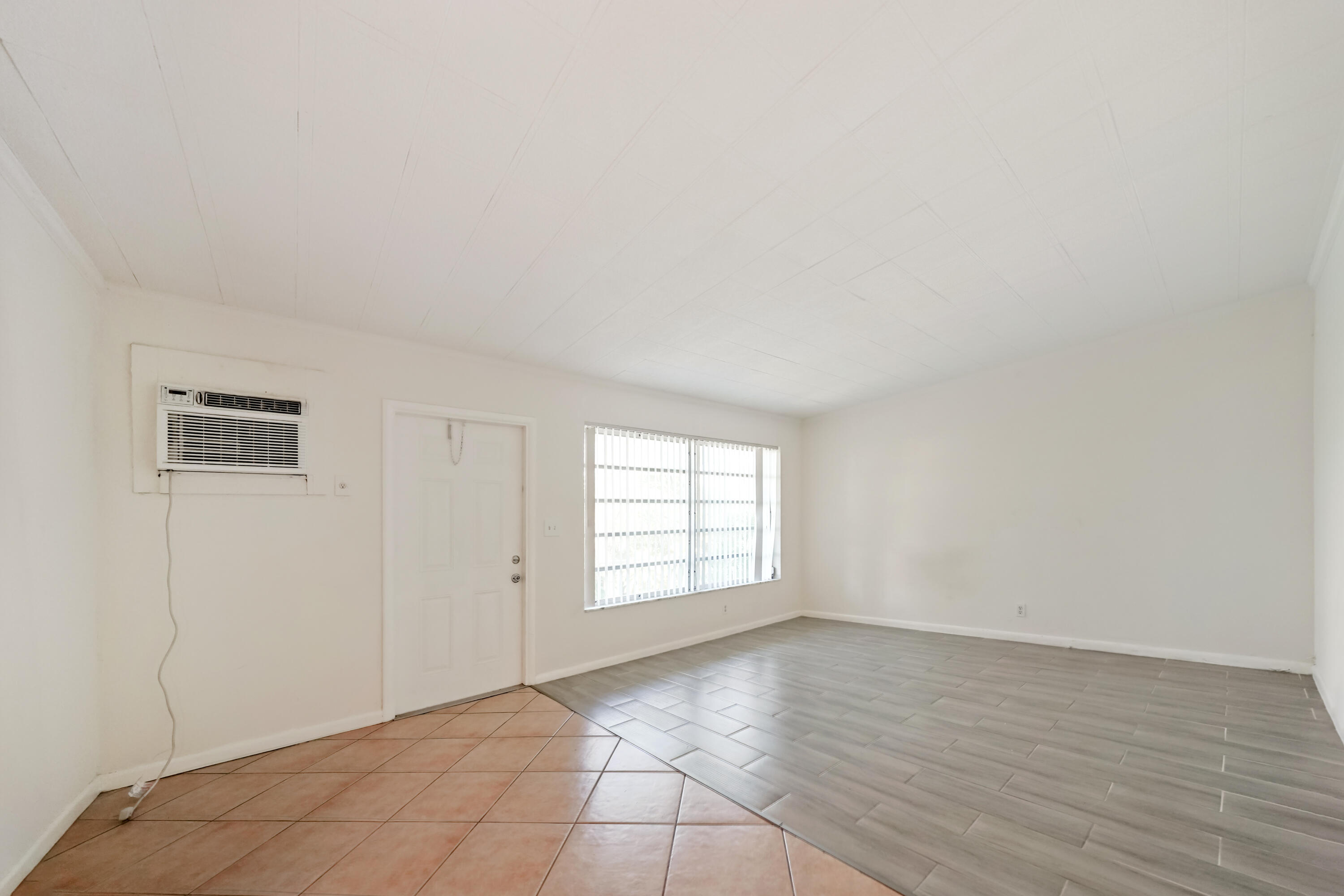 710 North K Street, Unit 203 Lake Worth Beach, FL 33460 - Photo 4 of 17 002