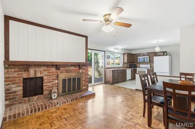 $260,000 | 215 Birchleaf Drive, St. Peters, MO 63376