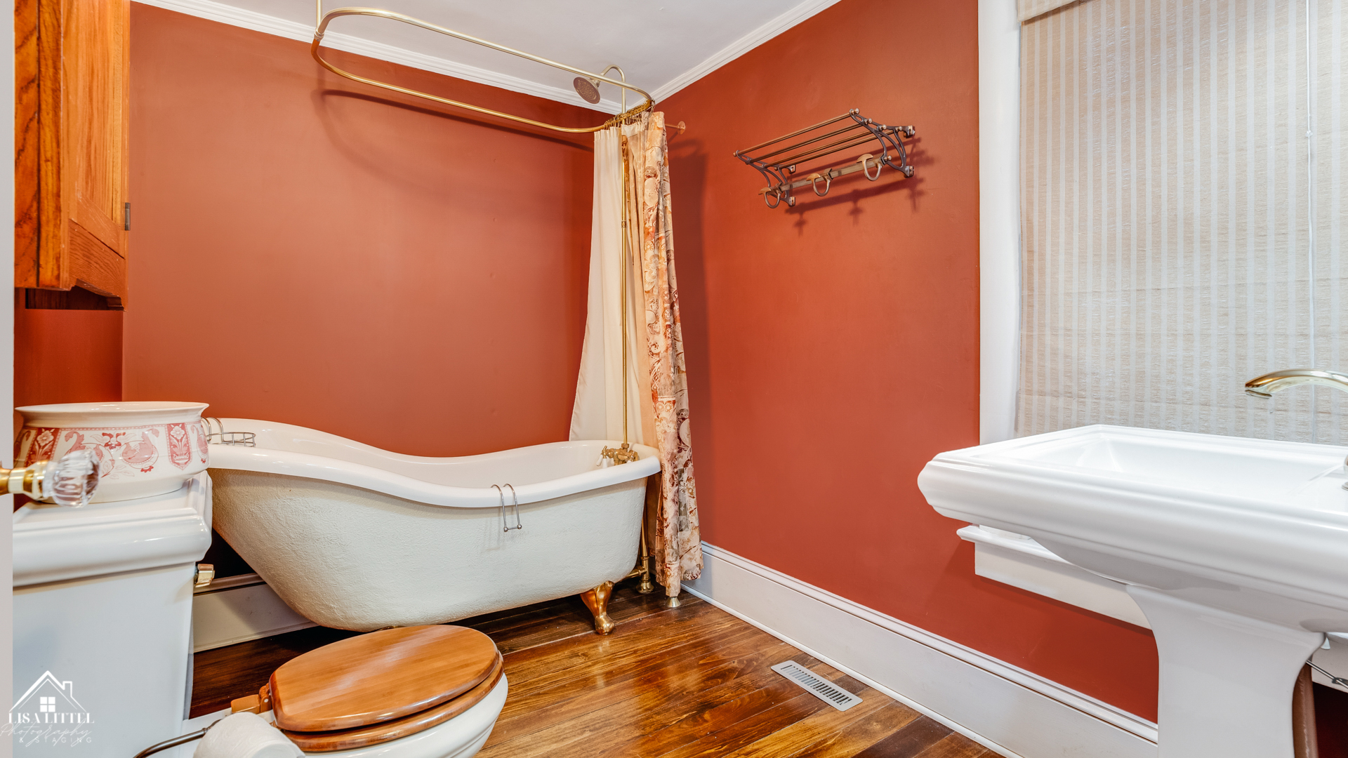 32W186 Army Trail Road Wayne, IL 60184 - Photo 12 of 27 a bathroom with a toilet a sink and bathtub