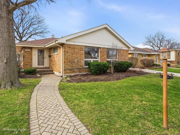 $387,900 | 10909 Martindale Drive, Westchester, IL 60154