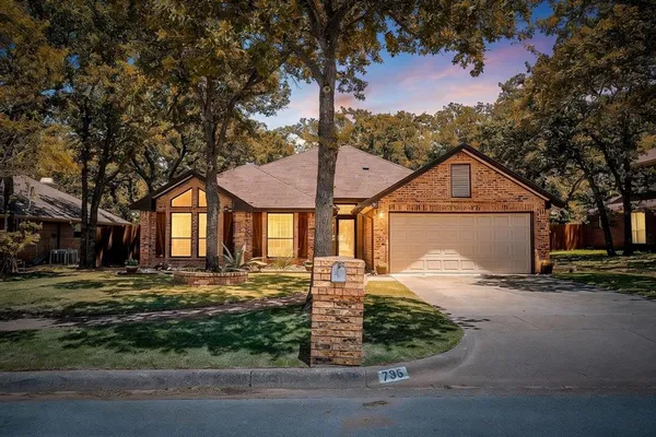 $349,900 | 736 High Crest Drive, Azle, TX 76020
