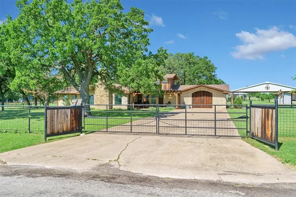 $599,000 | 1900 Campbell Road, Tolar, TX 76476