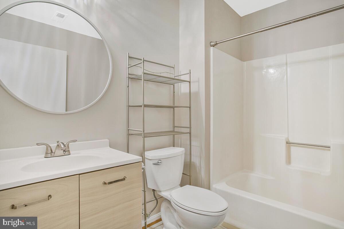 9278 Cherry Lane, Unit 91 Laurel, MD 20708 - Photo 23 of 33 Bath 1 with tub/shower combo