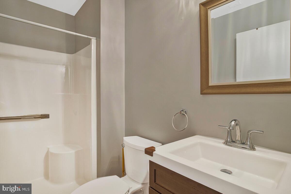 9278 Cherry Lane, Unit 91 Laurel, MD 20708 - Photo 27 of 33 Bath 2 with shower