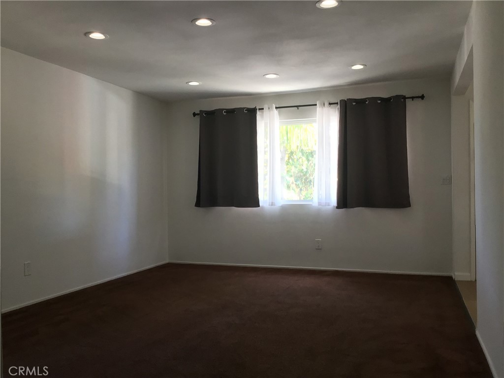128 West 9th Street, Unit 3 Long Beach, CA 90813 - Photo 2 of 7 an empty room with a window
