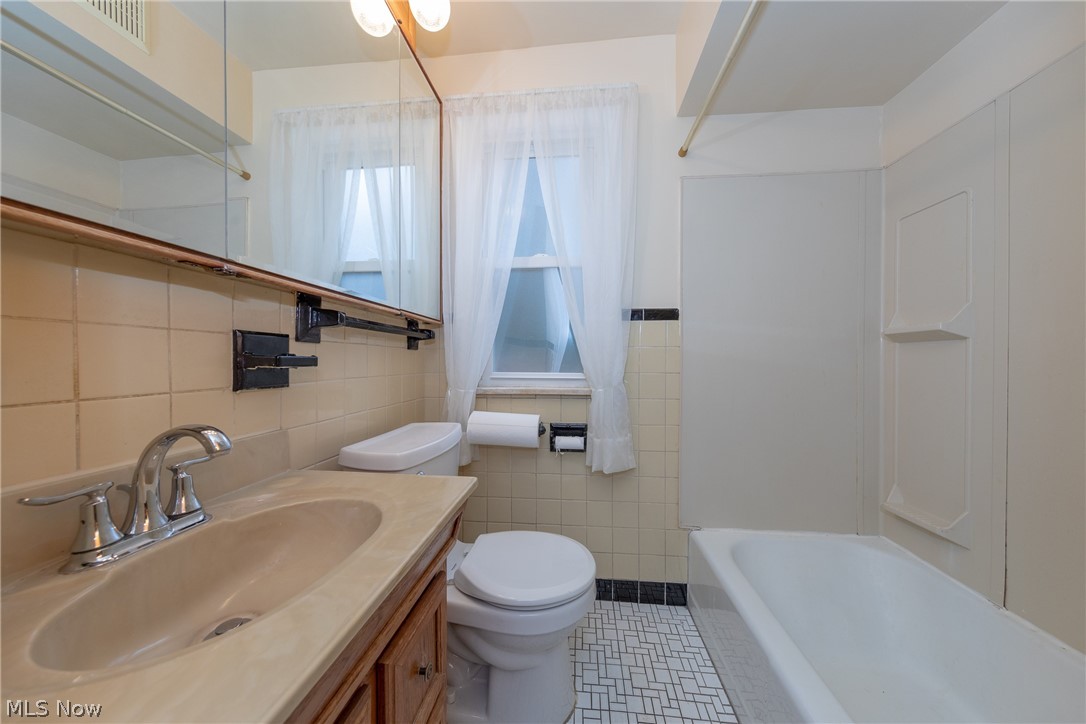 4887 Anderson Road Cleveland, OH 44124 - Photo 16 of 29