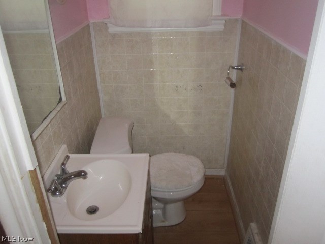 1905 South Compton Road Cleveland, OH 44118 - Photo 8 of 14