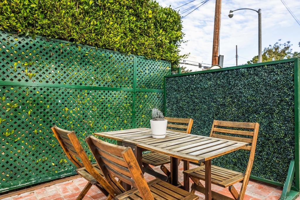2432 3rd Street Santa Monica, CA 90405 - Photo 59 of 62 a patio with table and chairs