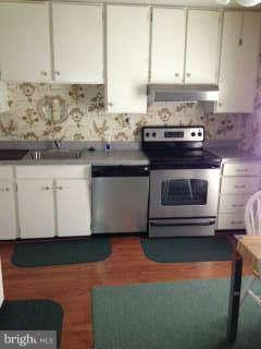 8066 Powderbrook Lane Springfield, VA 22153 - Photo 4 of 5 Kitchen