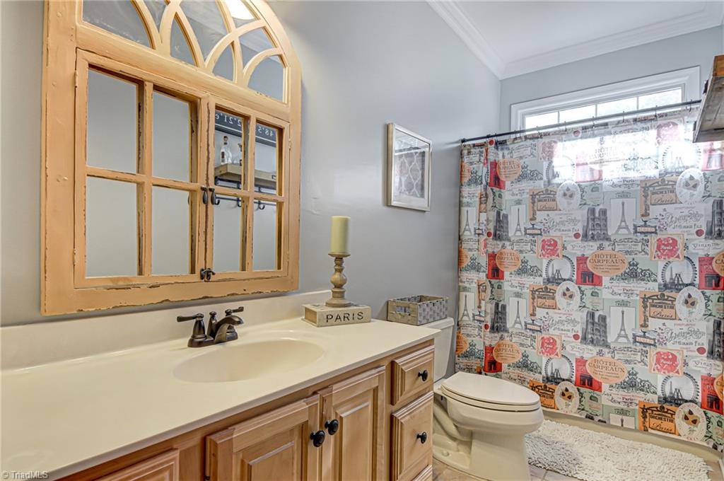 5401 Leytonstone Court Oak Ridge, NC 27310 - Photo 17 of 41 Full bathroom on main level with transom window.