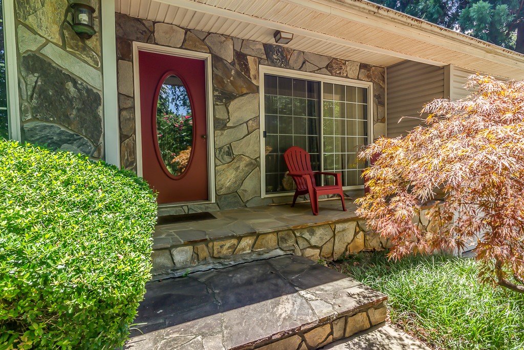 206 Wynmere Way Seneca, SC 29672 - Photo 4 of 35 Gallery Image 4