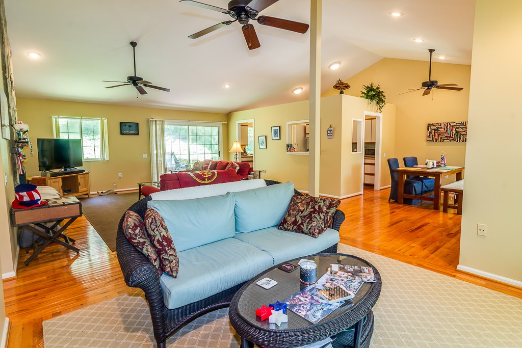 206 Wynmere Way Seneca, SC 29672 - Photo 6 of 35 Gallery Image 6