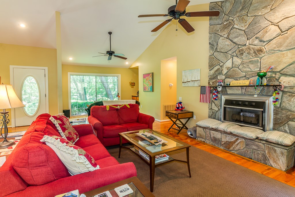 206 Wynmere Way Seneca, SC 29672 - Photo 8 of 35 Gallery Image 8