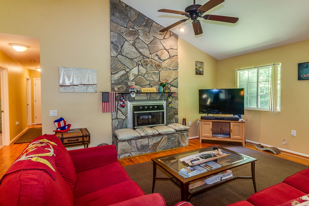 206 Wynmere Way Seneca, SC 29672 - Photo 10 of 35 Gallery Image 10