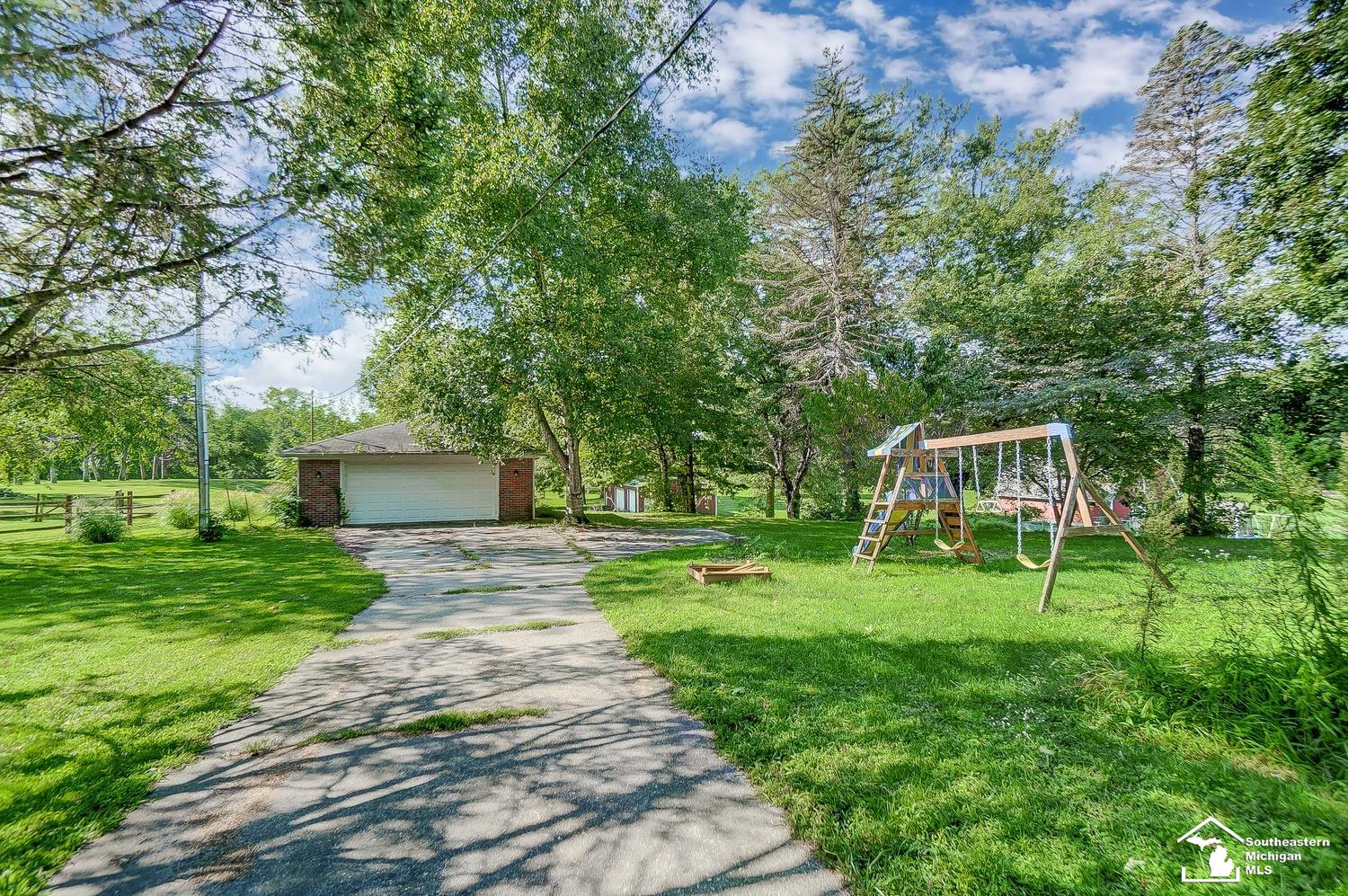 2269 Smith Road Temperance, MI 48182 - Photo 2 of 37