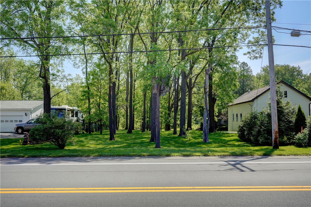 610 Webster Road Webster, NY 14580 - Photo 5 of 28