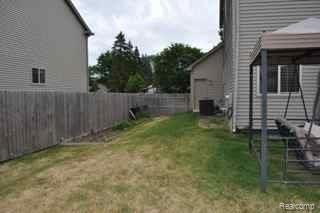 2876 Emmons Avenue Rochester, MI 48307 - Photo 9 of 21 DSC_0683.jpg