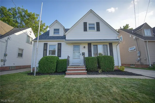 $189,900 | 18400 Rockland Avenue, Cleveland, OH 44135