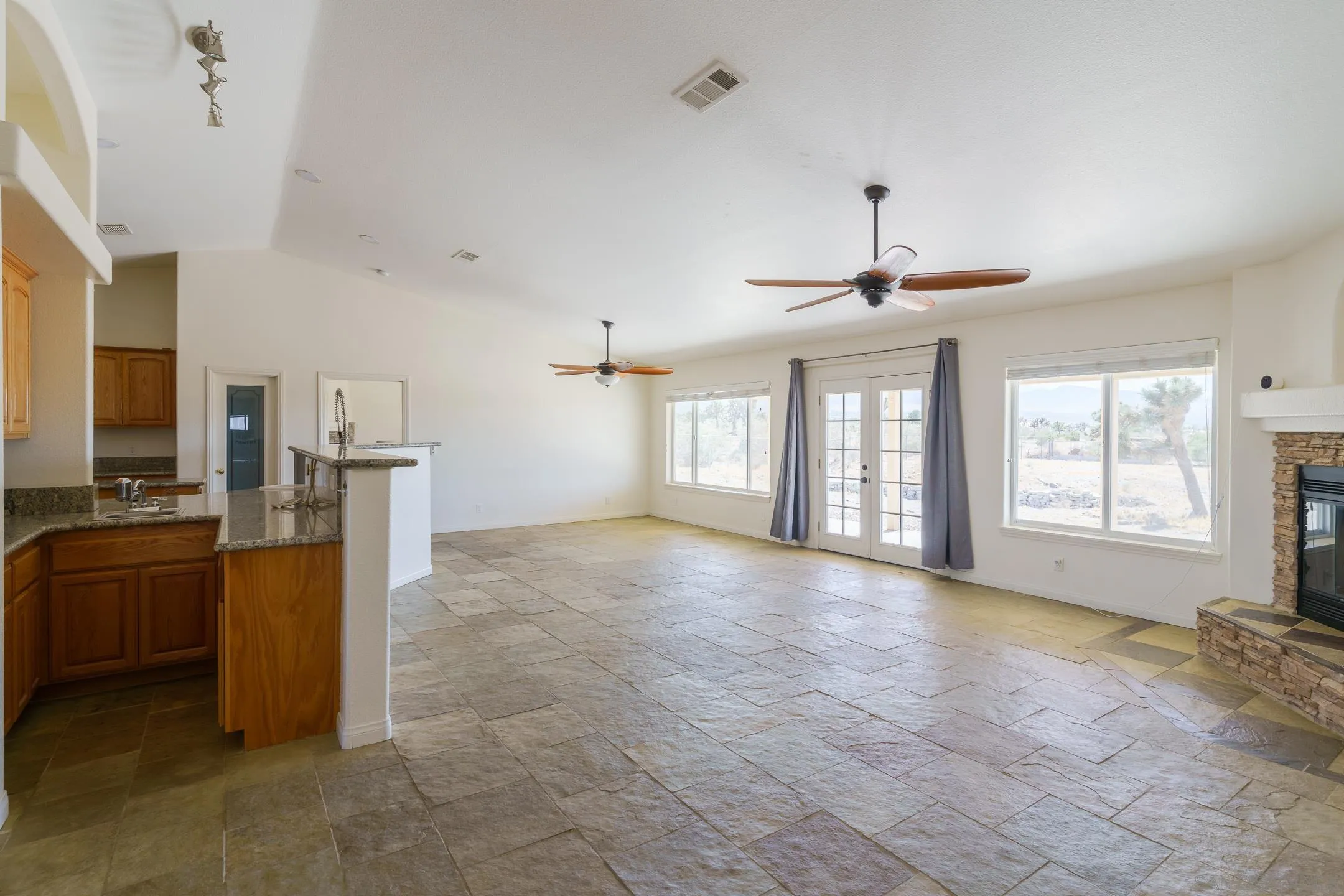 11926 Golden View Road Pinon Hills, CA 92372 - Photo 5 of 29 Gallery Image 5