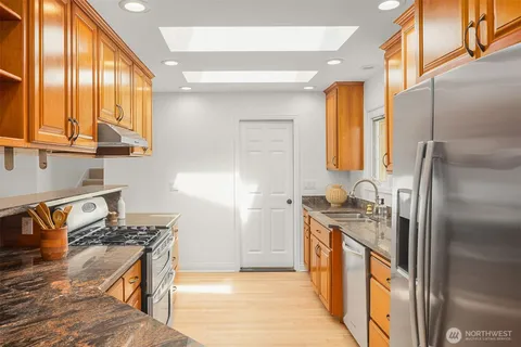 $1,790,000 | 621 128th Avenue Southeast, Bellevue, WA 98005