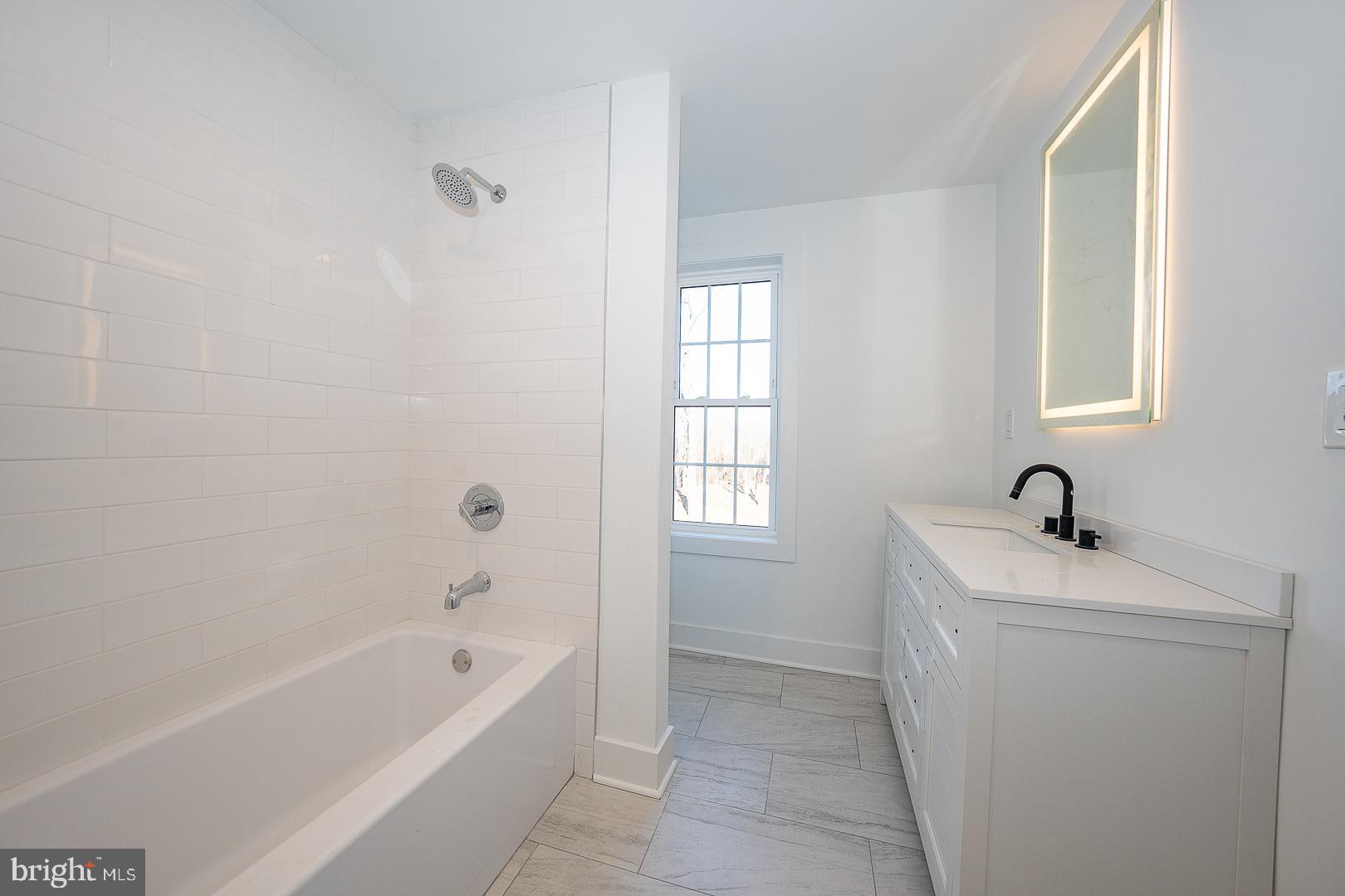 2627 County Line Road Chalfont, PA 18914 - Photo 13 of 36 Hallway bathroom