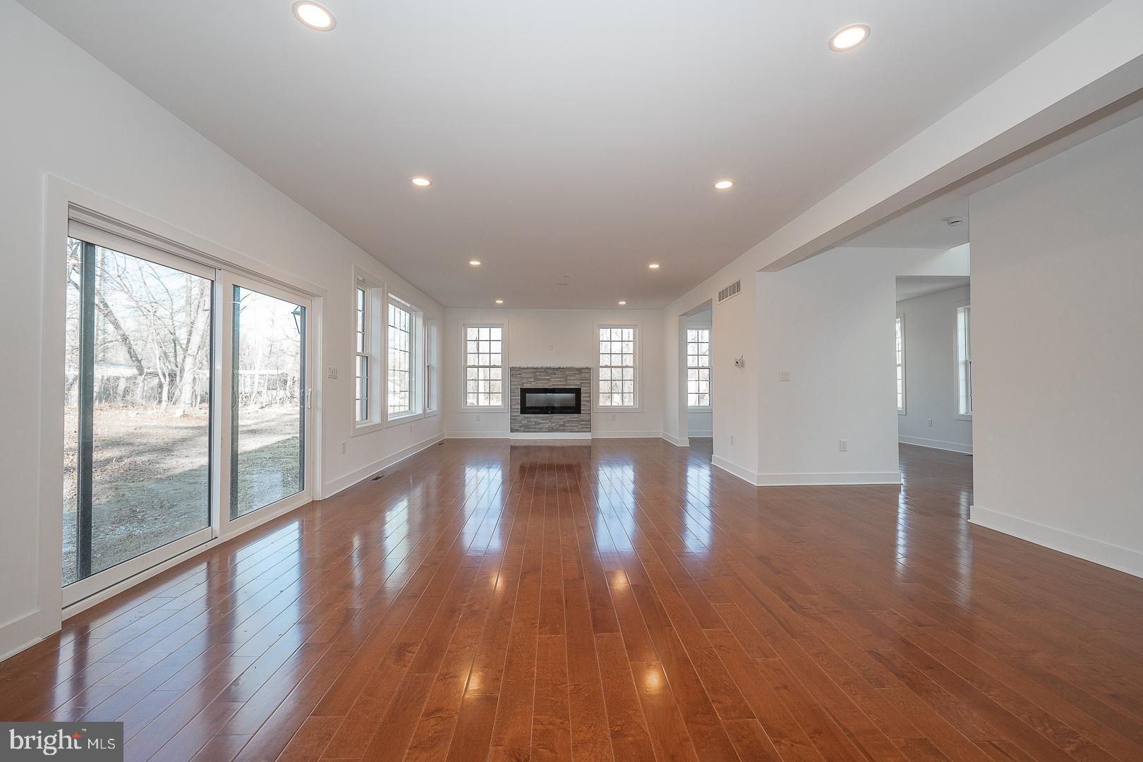 2627 County Line Road Chalfont, PA 18914 - Photo 8 of 36 Living room