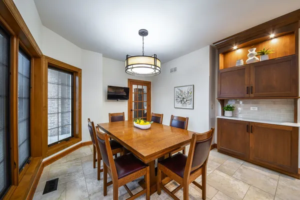 $1,450,000 | 2009 Mackenzie Place, Unit 2009, Wheaton, IL 60187