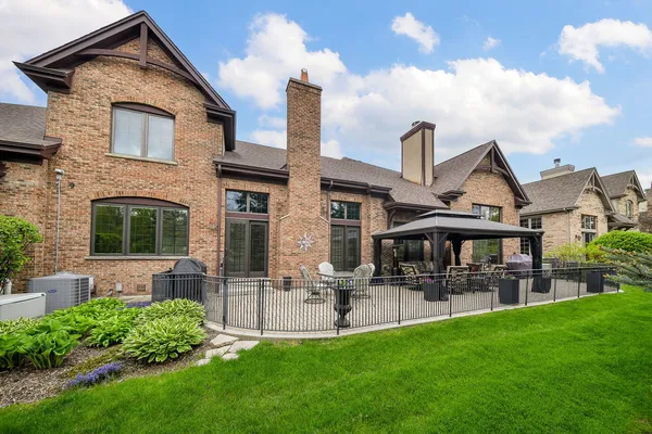 $1,450,000 | 2009 Mackenzie Place, Unit 2009, Wheaton, IL 60187