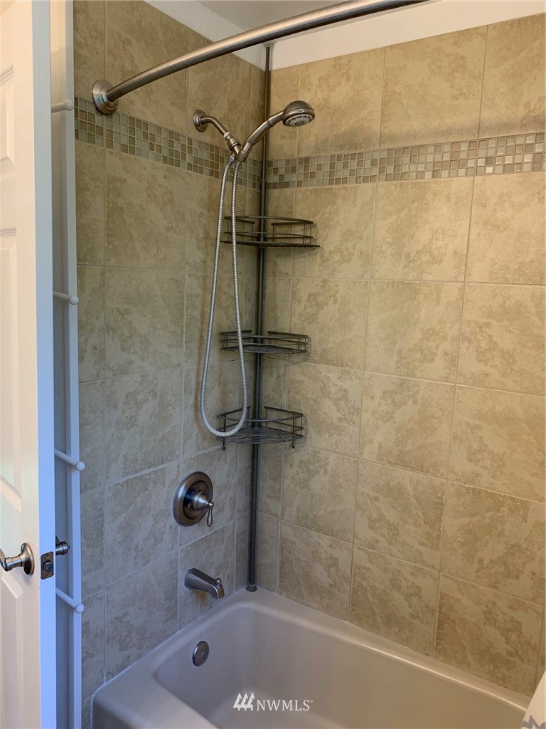 3522 Northeast 10th Place Renton, WA 98056 - Photo 25 of 34 a bathroom with a shower and a bathtub