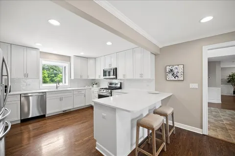 $1,899,000 | 586 Earl Drive, Northfield, IL 60093