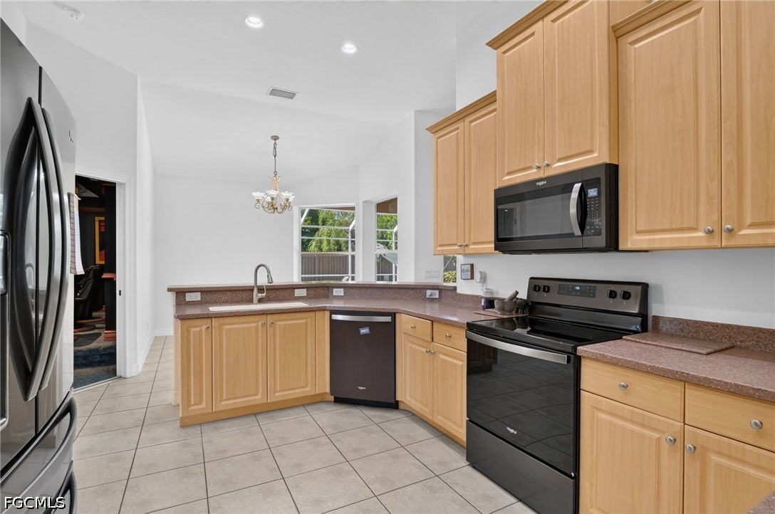 1012 Southwest 39th Terrace Cape Coral, FL 33914 - Photo 10 of 52 Gallery Image 10