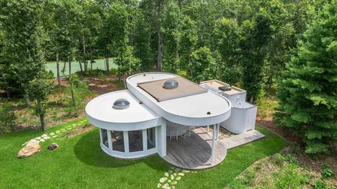 $5,295,000 | 147 Old Northwest Road, East Hampton, NY 11937