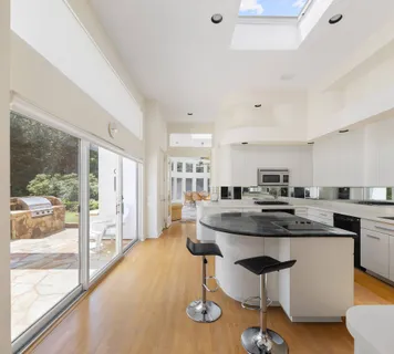 $5,295,000 | 147 Old Northwest Road, East Hampton, NY 11937