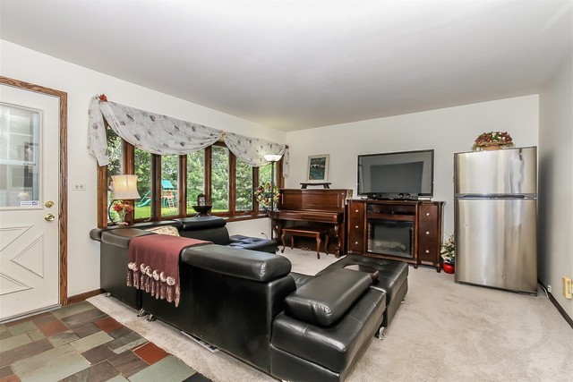 1 North Edward Street Mount Prospect, IL 60056 - Photo 9 of 25