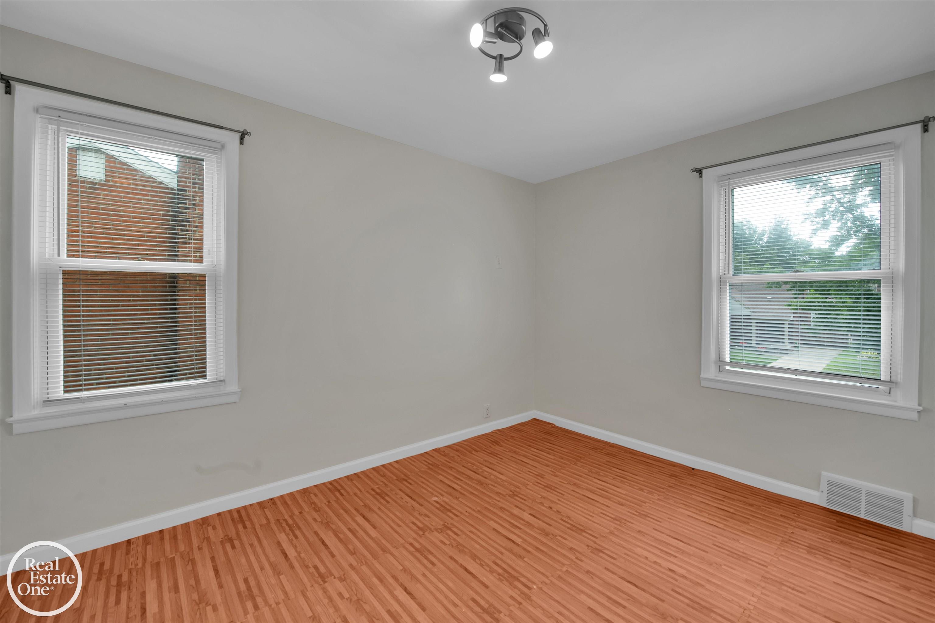 1258 Hampton Road Grosse Pointe Woods, MI 48236 - Photo 19 of 37