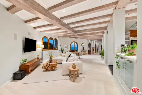 $10,950,000 | 32804 Pacific Coast Highway, Malibu, CA 90265
