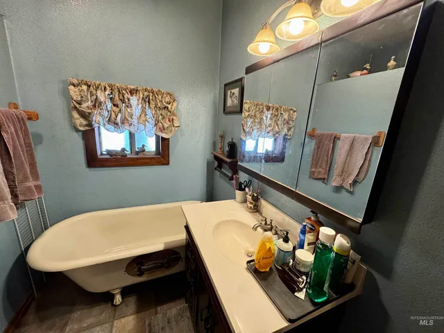 $225,000 | 412 Walnut Street, Nezperce, ID 83543