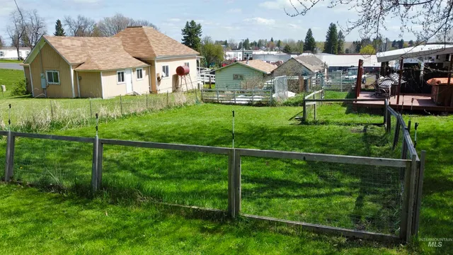 $225,000 | 412 Walnut Street, Nezperce, ID 83543
