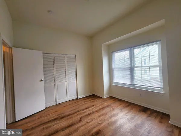 $2,050 | 18512 Boysenberry Drive, Unit 129, Gaithersburg, MD 20886