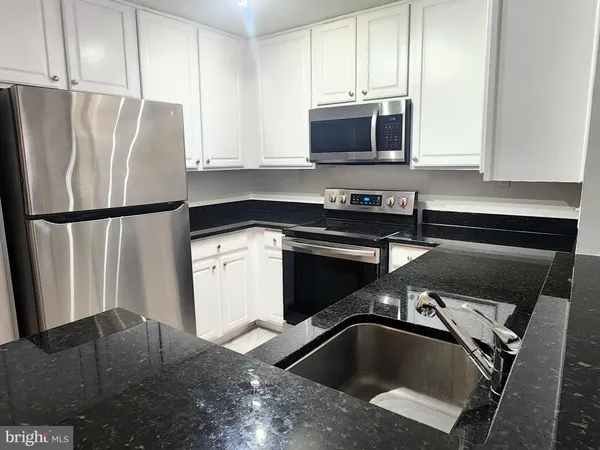 $2,050 | 18512 Boysenberry Drive, Unit 129, Gaithersburg, MD 20886