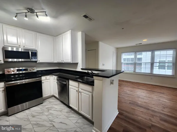 $2,050 | 18512 Boysenberry Drive, Unit 129, Gaithersburg, MD 20886