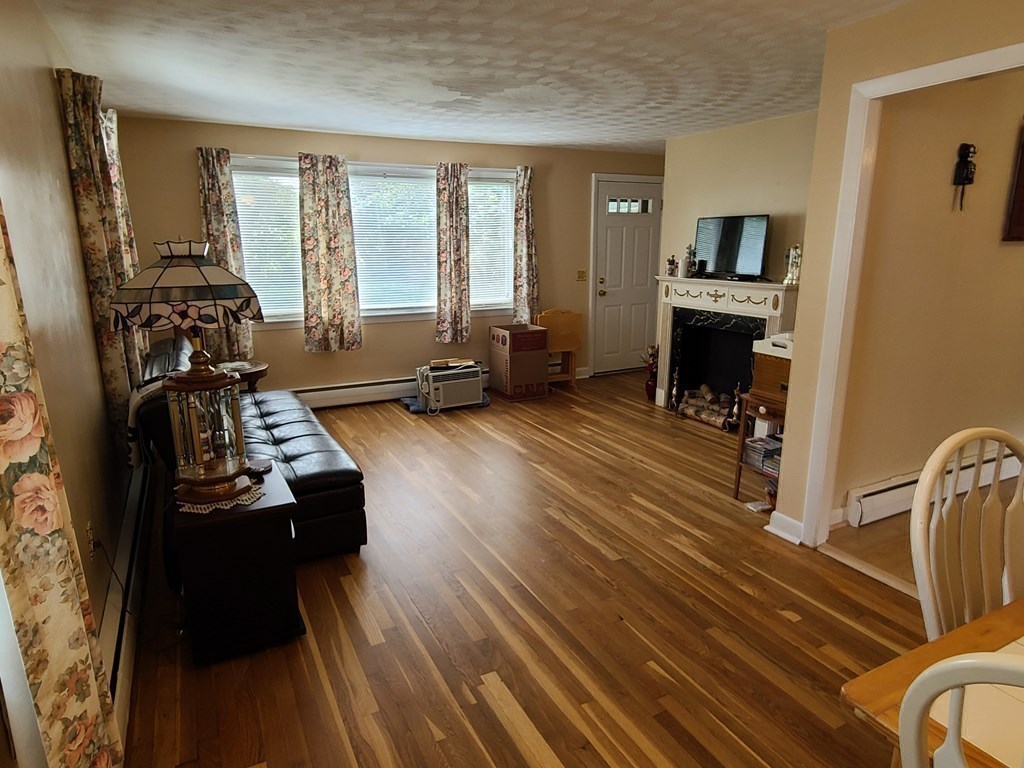 58 Putnam Hill Road Sutton, MA 01590 - Photo 6 of 29
