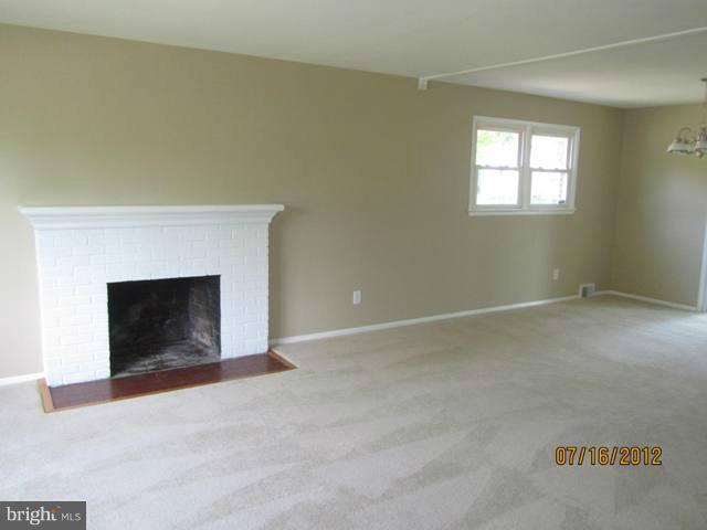 5213 Dalton Road Springfield, VA 22151 - Photo 22 of 24 Family Room