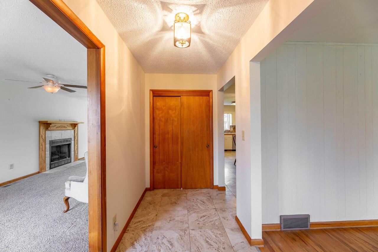 7782 Maxtown Road Westerville, OH 43082 - Photo 15 of 43 7782 Maxtown Rd (2 of 52)