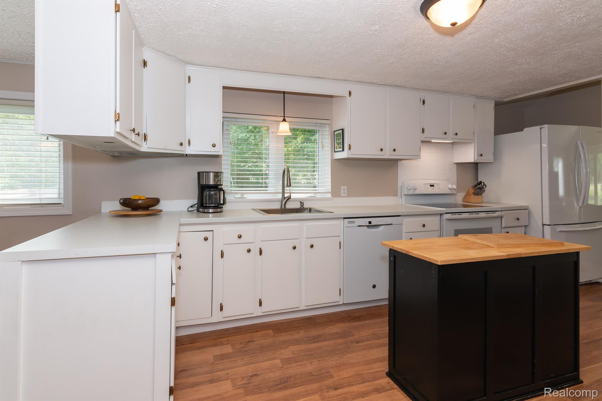 1323 Rowe Road Milford, MI 48380 - Photo 12 of 43 Gallery Image 12