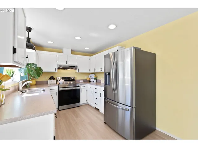 $535,000 | 387 Southeast 7th Avenue, Canby, OR 97013