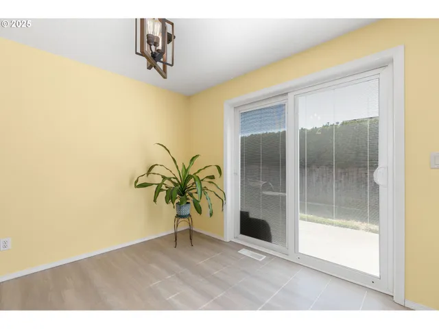 $535,000 | 387 Southeast 7th Avenue, Canby, OR 97013