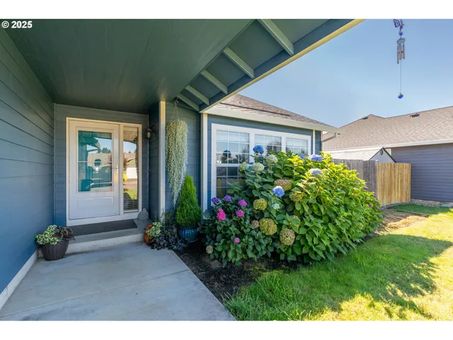 $535,000 | 387 Southeast 7th Avenue, Canby, OR 97013