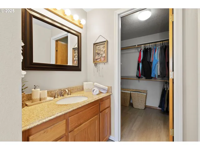 $535,000 | 387 Southeast 7th Avenue, Canby, OR 97013