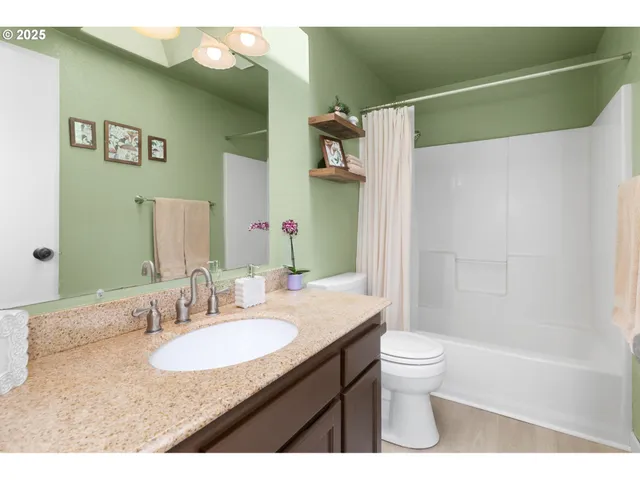 $535,000 | 387 Southeast 7th Avenue, Canby, OR 97013